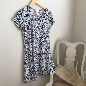 Ivy Road Floral White and Black Rose Print Dress